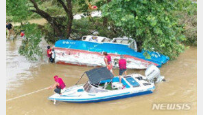 옆으로 누운 채 발견된 의암댐서 전복 ‘경찰정’…실종자는 못찾아