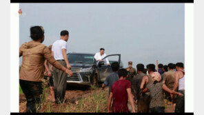 흙투성이 일제차 타고 수해현장에 ‘짠’…김정은 운전석서 내렸다