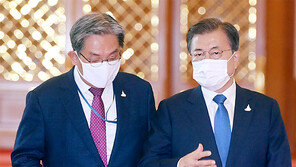 부동산 성난 민심에… 靑 노영민-수석5명 사의