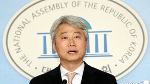 김근식, 靑 참모진 사의에 “난파선 탈출 조기 레임덕 느낌”