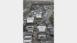 호우·휴가로 고속도로 혼잡…서울방향 오후 4시 절정