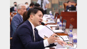 ‘스포츠뉴스 댓글 잠정 폐지’ 이끈 전용기 ‘악플처벌법’ 발의