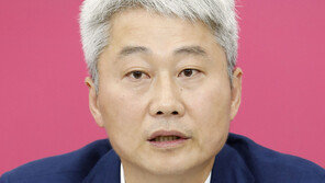 김근식 “靑참모진 집단사표, 난파선 탈출과 조기 레임덕 느낌”