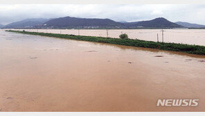 ‘제방 와르르’ 영산강 대홍수, 들녘 삼키고 주민구조 계속