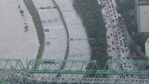 집중호우에 서울 곳곳 교통 통제…내일부터 대중교통 증편