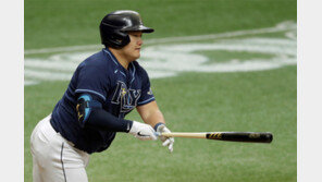 연봉 10억 최지만, 427억 양키스 에이스 두들겼다