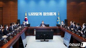 文대통령, 10일 수석보좌관 회의 주재…사표수용 여부 언급 주목