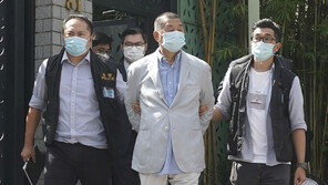 홍콩 언론계 거물 지미 라이, 보안법 위반혐의로 체포돼