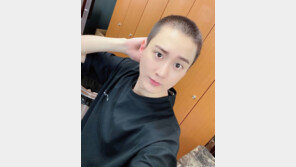 ‘틴탑’ 천지, 입대 삭발 사진 공개…“잘 다녀올게요”