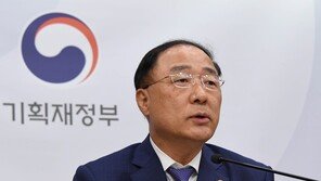 홍남기 “10월 중저가주택 재산세율 인하…전월세전환율도 하향”