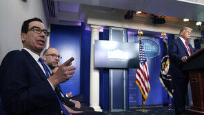 므누신 “1~2주 내 추가 실업급여 지급 가능…민주, 협상 원하면 만날 것”