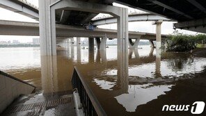 ‘199시간 연속 잠수중’ 잠수교…‘최장 잠수’ 기록 갈아치워