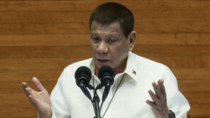 필리핀 대통령 “러시아 백신 믿어…내가 먼저 맞겠다”