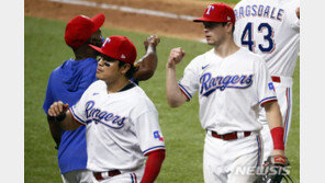 추신수, 동점 희생플라이 등 2안타 1볼넷 맹활약…텍사스 역전승