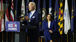 “누더기 된 美 재건할 것” 바이든·해리스 첫 합동연설…트럼프 맹공