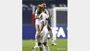 PSG, 극장골 앞세워 25년 만에 챔스리그 4강 진출