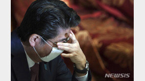 日아베, 6개국 정상 중 코로나19 대응 여론점수 ‘꼴찌’