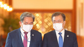 文대통령, 노영민·김외숙 사표 반려…靑 “수석급 인사 일단락”