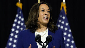 트럼프=무능, 바이든=인간적…부통령 후보 해리스의 연설 전략