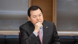 ‘辛의 남자·40년 롯데맨’ 황각규, 롯데 미래 위해 용퇴