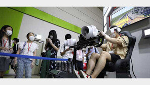 VR로 레이싱 게임 즐겨요… 가상-증강현실 박람회