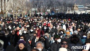 보수단체, “광복절 집회금지 효력 중단해 달라” 가처분 신청