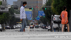 [날씨]‘여름 절정’ 말복…남부 36도 폭염, 중부 300㎜ 폭우