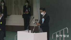 아베, “자국 안보 스스로 지키겠다” 추도식서 부적절한 발언