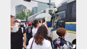 결국 불법집회가 점령한 광복절 도심…방역지침 와르르