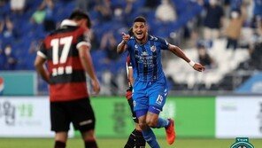 울산, 동해안더비 2-0 승리로 선두 유지…전북도 수원 완파