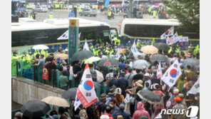 광화문 집회서 폭행 등 불법행위 대거 적발…20여명 검거