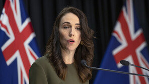 저신다 아던 뉴질랜드총리, 9월 총선 4주일 연기 발표