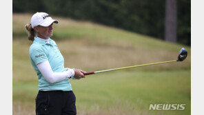 루이스, 출산 후 LPGA 투어 첫 우승…전인지는 톱10