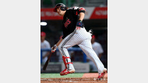 아들 보려고 이렇게 잘 쳤나… LG ‘8월의 복덩이’ 이형종