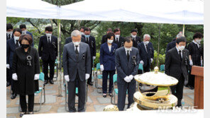 여야, DJ 11주기 추모…“DJ정신 이어 통합·화합의 길 걷겠다”