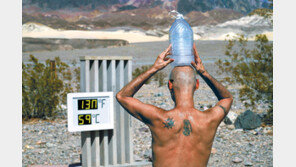 얼음 없인 못 나가… 50도 훌쩍 넘긴 美 데스밸리