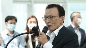 [속보]이해찬 “총력 다해 감염위험자 찾아내야…주저없이 강제력 동원”