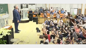 전광훈, 마스크 안쓰고 수천명앞 설교… 방역수칙 무시한 사랑제일교회 행사