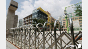 결국 미뤄진 ‘등교 확대’…최대 위기 맞은 ‘학교 방역’