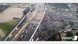 “너도 걸려봐” 보건소 여직원 껴안고 침뱉은 사랑제일교회 신도