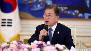 文대통령 “순간 방심으로 모든 노력 수포로 돌아가선 안돼”