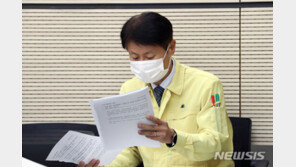 국내발생 일평균 120명·‘깜깜이’ 14.7%…거리두기 3단계 왜 망설이나