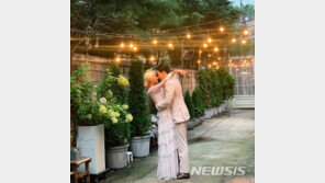 자이언트 핑크 “결혼식 밀릴 것 같다”…웨딩사진 공개