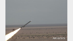 이란, 새 미사일 두 기 선보여…미국의 ‘스냅백’ 요구에 맞서