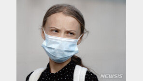 툰베리 “기후 문제도 똑같은 위기로 다뤄야”…메르켈 회동