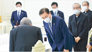 文대통령 “방역수칙 무시땐 단호하게 대응”