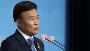 홍준표 “애국가를? 그럼 트로트 금지는 왜 안 외쳐 ‘엔카가 원류’인데”