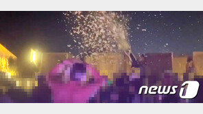 ‘중국인줄’…인천 호텔 수영장 수십명 노마스크 거품 놀이