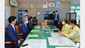 김종인, 정은경 만나 “정부에 ‘국가보건안전부’ 신설 요구할 것”