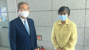 與 “김종인, 정은경 찾아 훈계…무식” 통합당 “인격 모독”